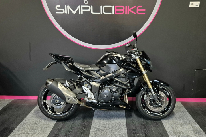Suzuki GSR 750