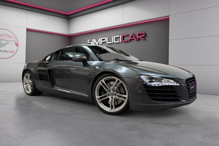 AUDI R8