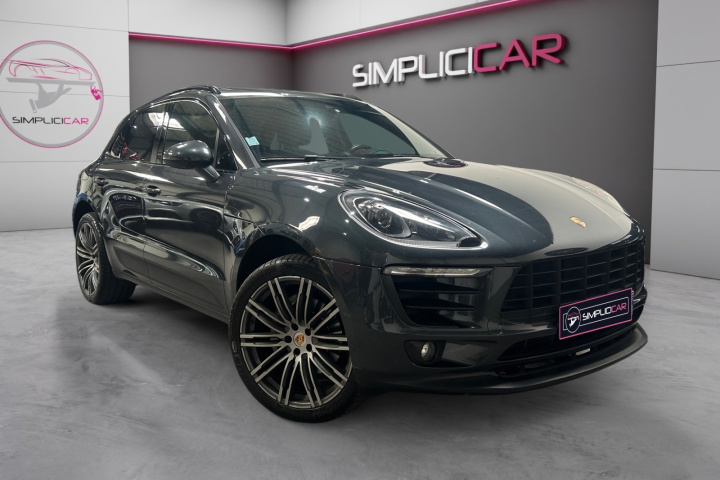 PORSCHE MACAN